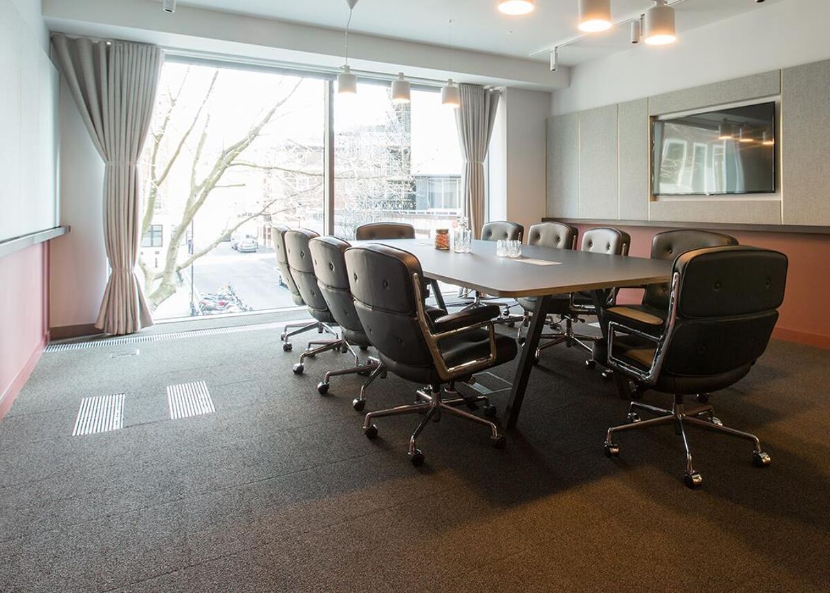 The space has a modern, club-like feel and offers private offices, co-working, event space, meeting rooms as well as an on-site café, indoor garden, lounges and focus booths.