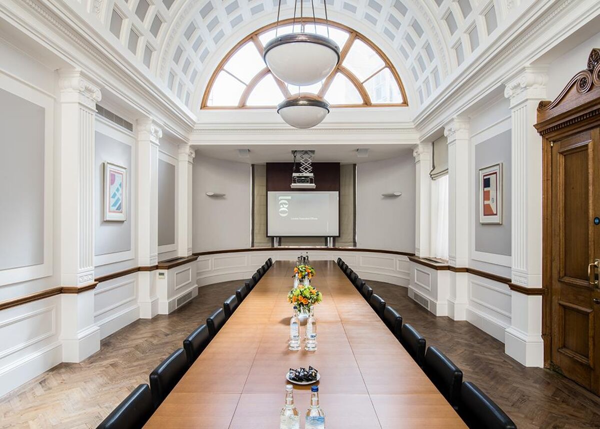 This luxury serviced office building offers 114 modern serviced office suites, meeting rooms, a business lounge and landscaped courtyards and is very close to Chancery Lane underground station.