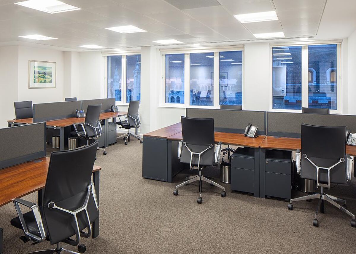 This recently refurbished building offers fully serviced offices, a contemporary reception, an executive business lounge and meeting rooms all within walking distance of Bank underground station.
