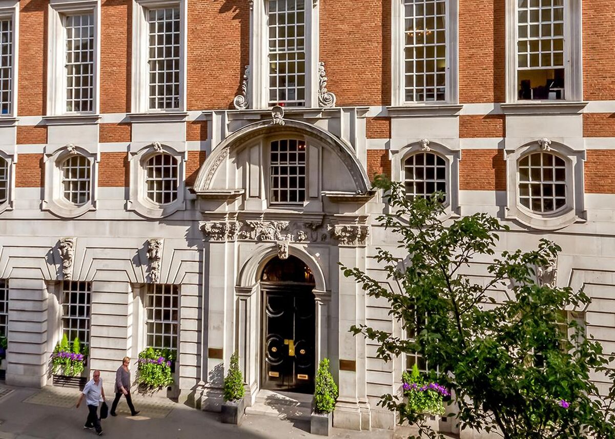 This building is in the heart of Covent Garden and offers a selection of serviced offices and meeting rooms as well as showers and changing facilities, all close to Covent underground station.