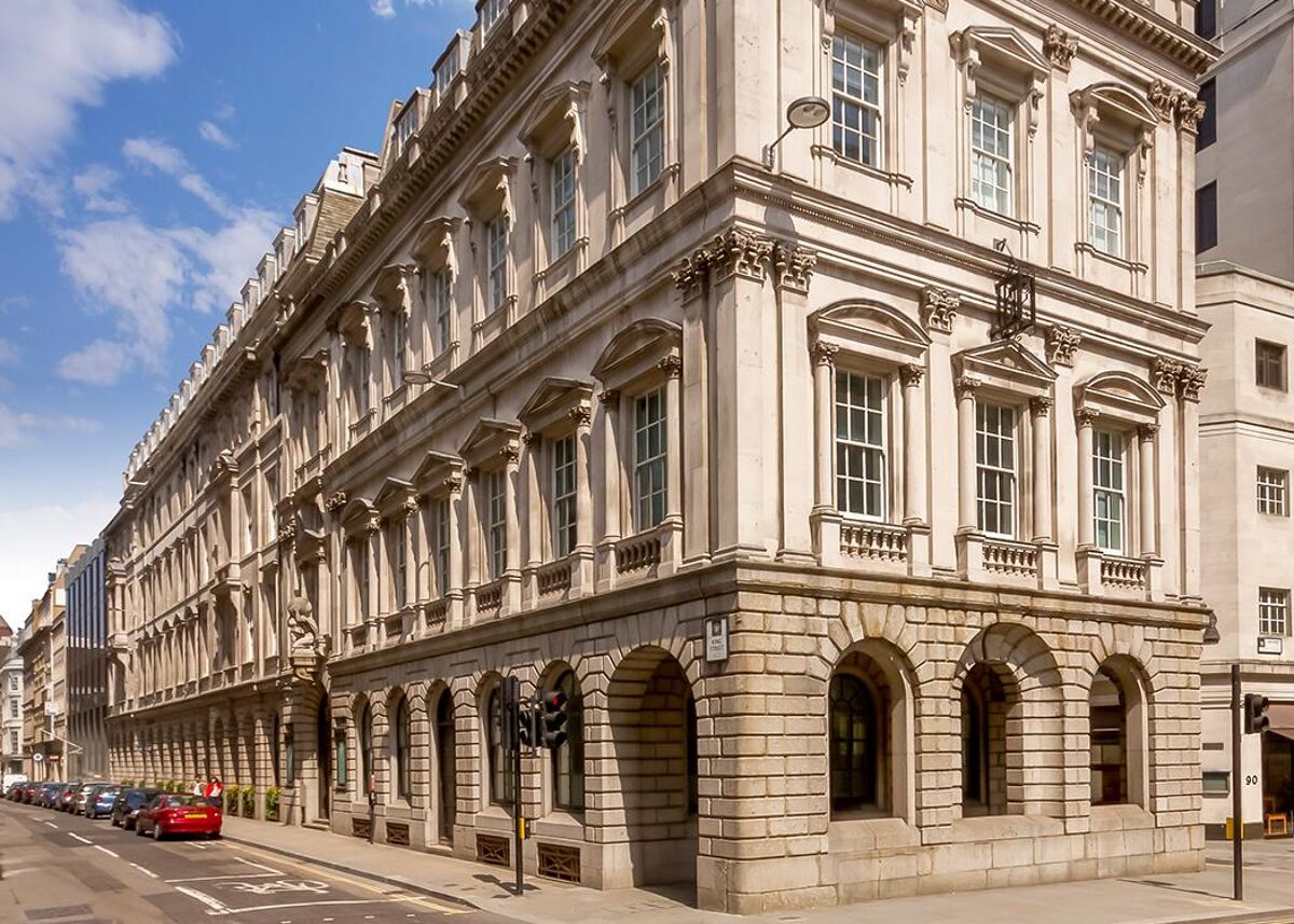 This Grade II listed building in the heart of the City offers fully serviced offices, contemporary reception, business lounge and meeting rooms all within easy reach of Bank station.