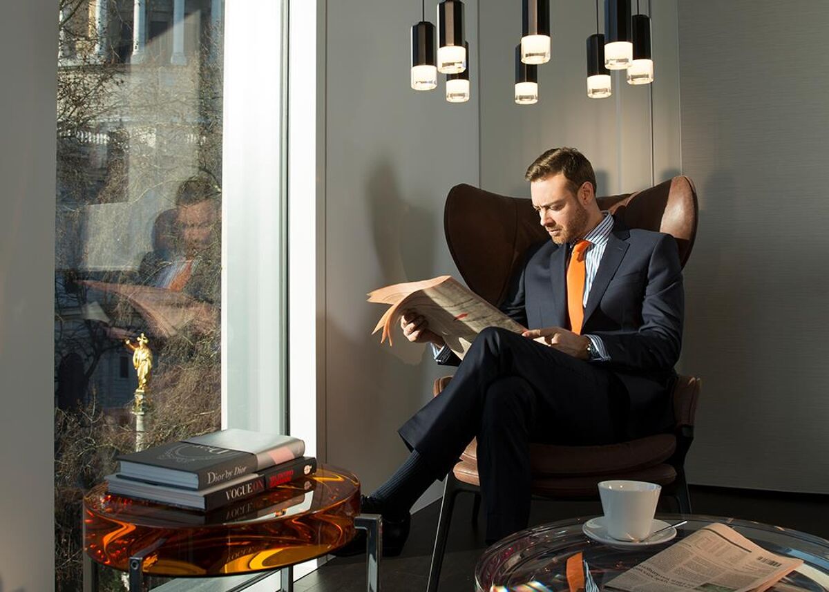 The building overlooks St Paul's Cathedral and offers fully furnished offices, meeting rooms, an executive business lounge, bike storage and showers, all close to Bank and St Paul's stations.