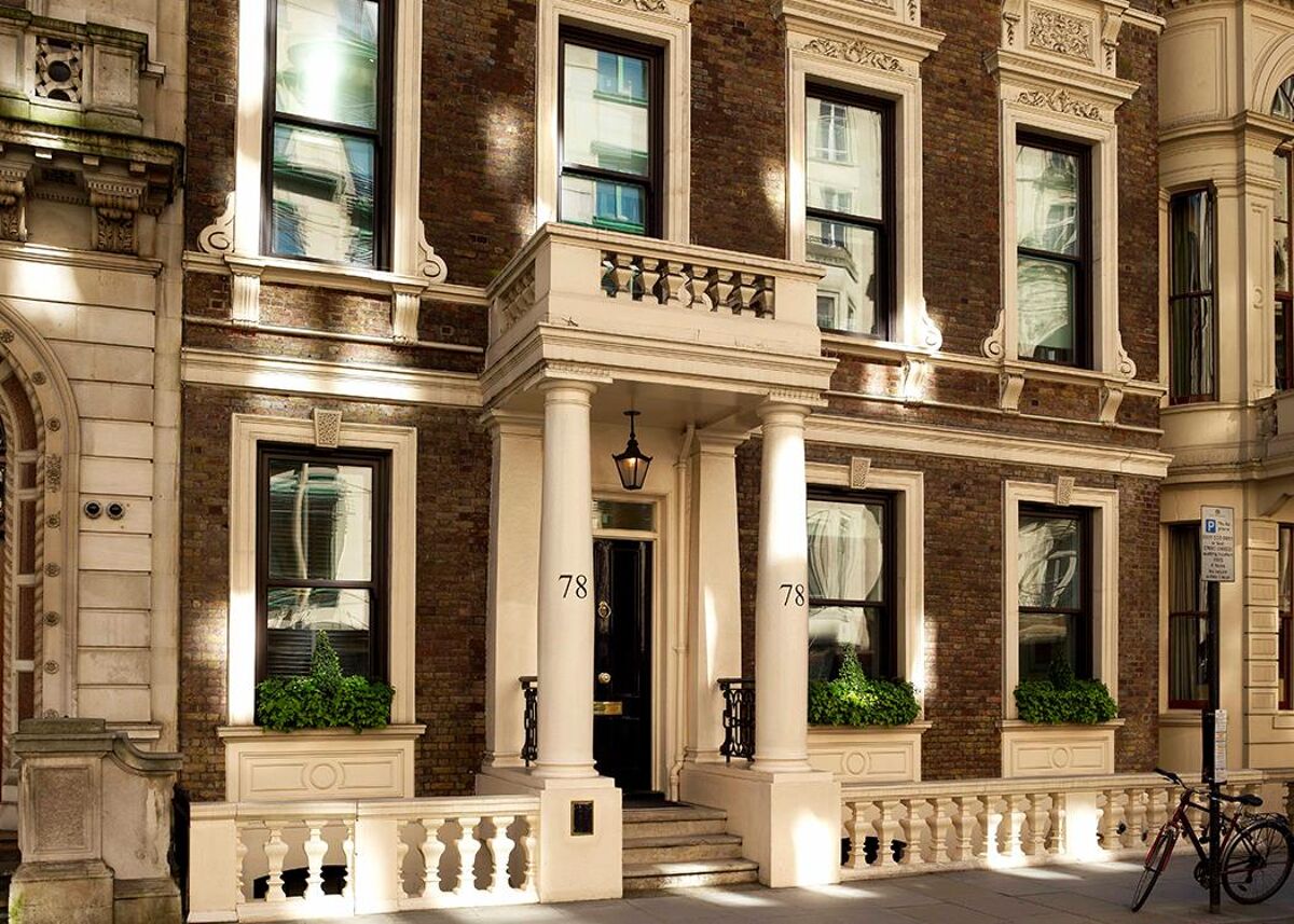 The building is on one of the capital’s most famous streets and offers serviced offices, contemporary reception, customer lounge and meeting rooms, all just a short walk to Piccadilly tube station.