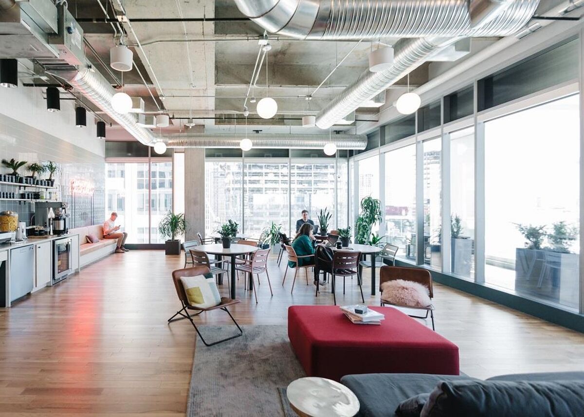This dog friendly workspace is in the heart of the Financial District and has hot desks, dedicated desks and a selection of private offices all just two minutes’ walk from Moorgate Station.