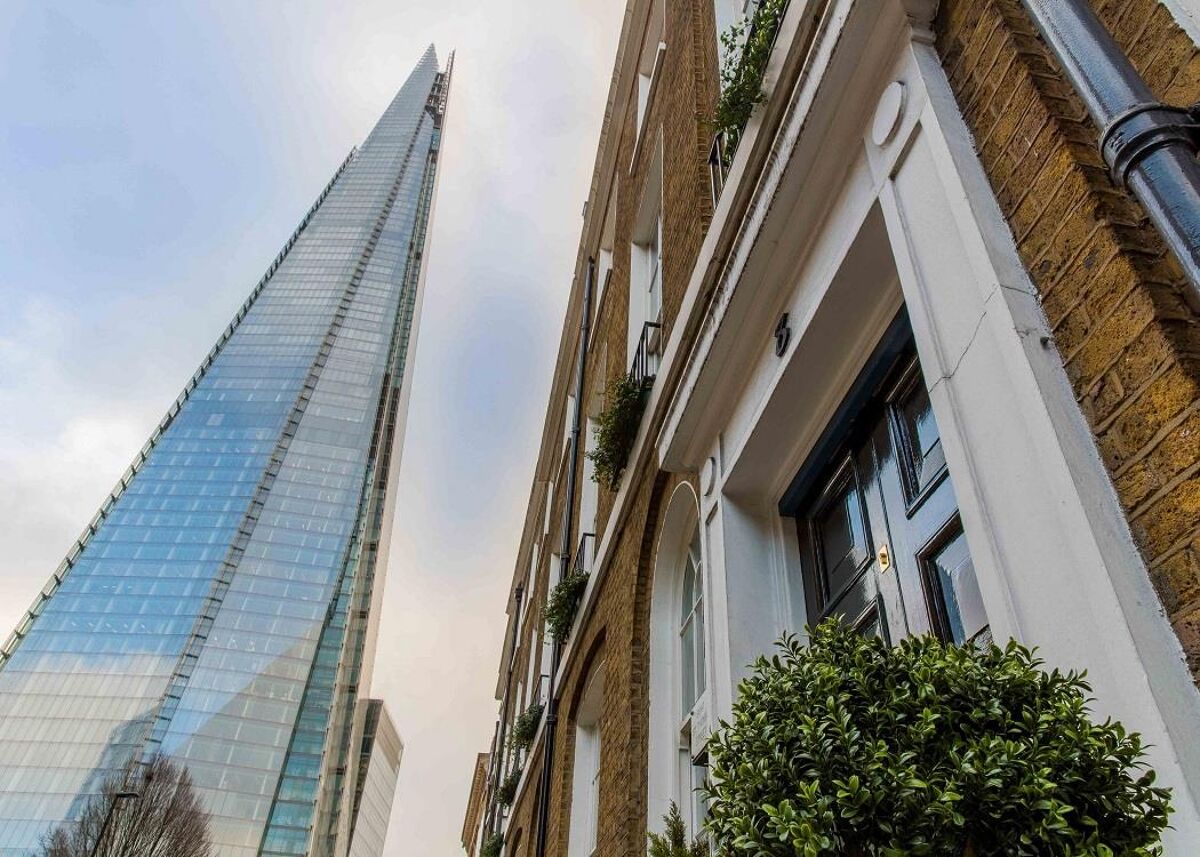 This attractive Georgian building has recently been restored and has serviced offices, meeting rooms, fibre broadband, air con and a large courtyard, all just a short walk to London Bridge station.