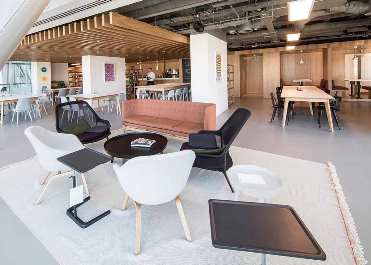 This impressive building is located in the heart of London's financial district and has several floors of offices, co-working and meeting rooms, all close to Moorgate and Liverpool Street stations.