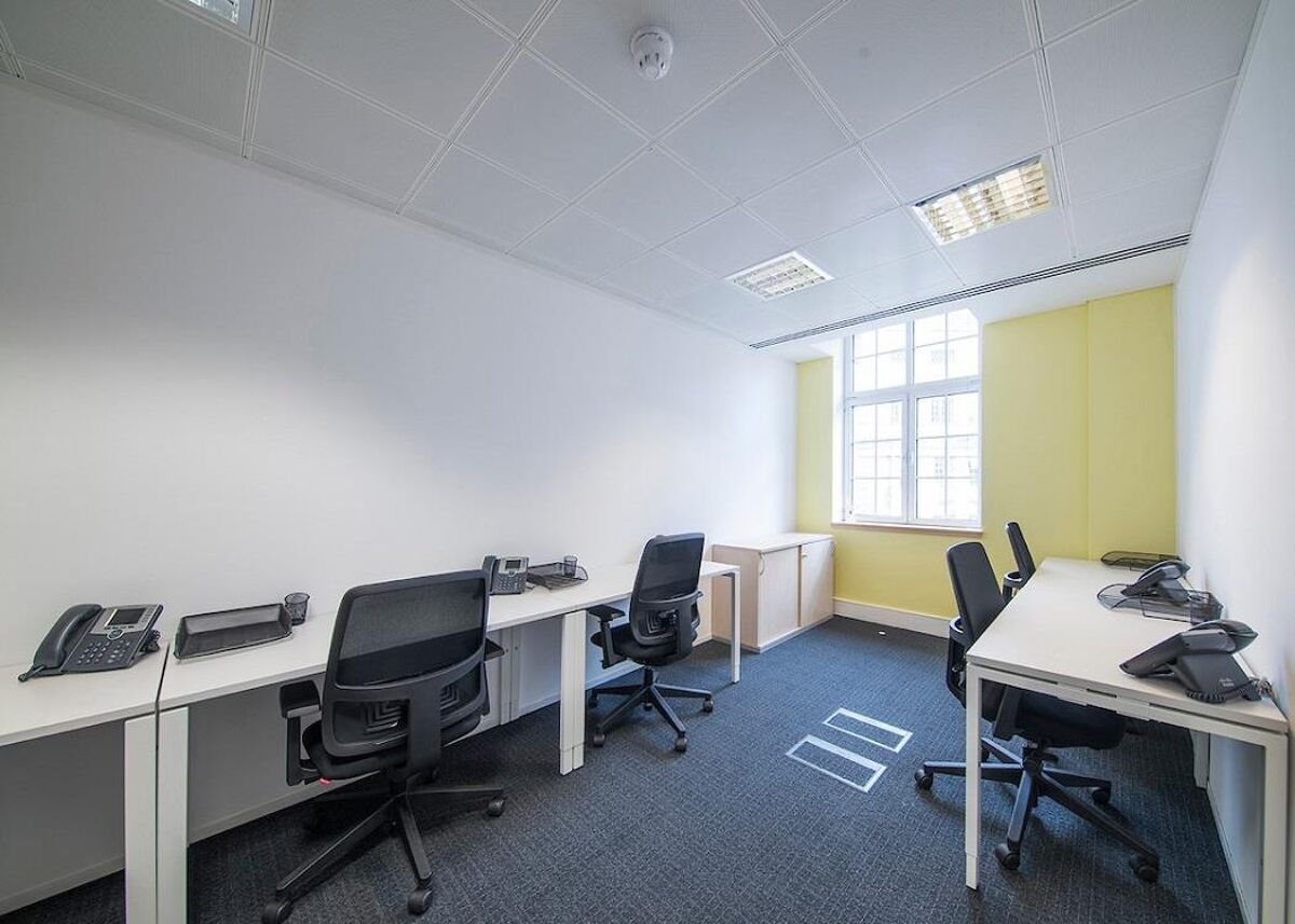 The building is located in the centre of Westminster and has private offices, meeting rooms, business lounge as well as a video conferencing studio, all just a short walk from St James’s Park station.