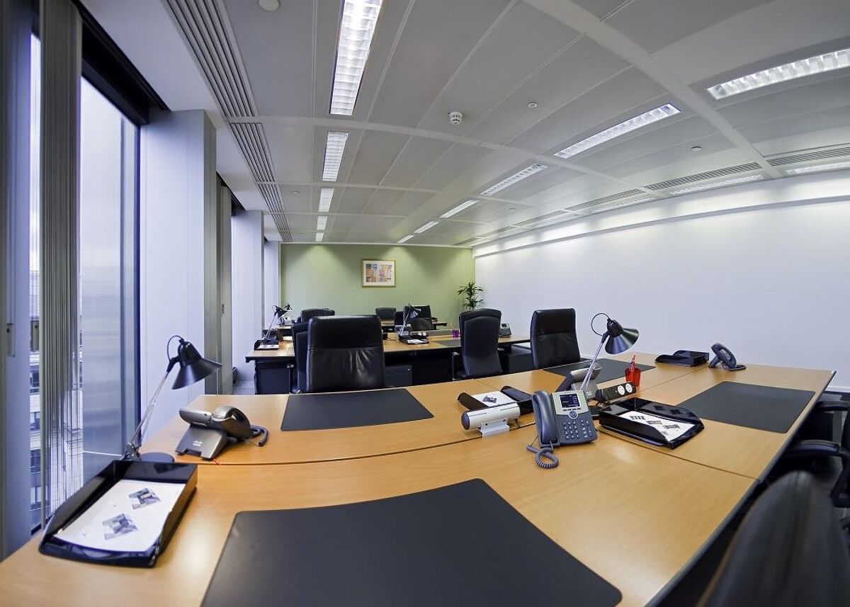 This iconic forty-two floor building offers fully serviced office space as well as a gym, champagne bar, restaurant and secure underground parking, all just three minutes from Liverpool Street tube.