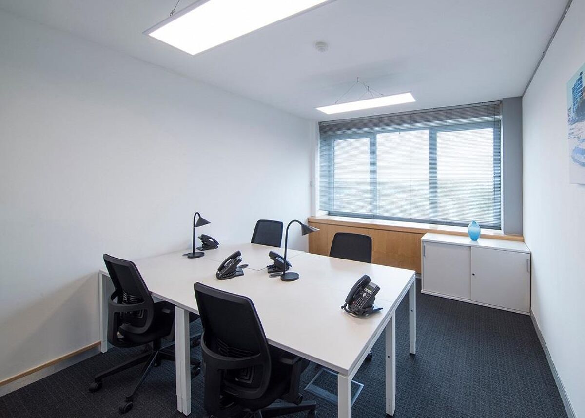 The building is located within walking distance of Westfield Shopping centre and has serviced offices, meeting rooms, admin support, business lounge and 24/7 access, all close to Hammersmith station.