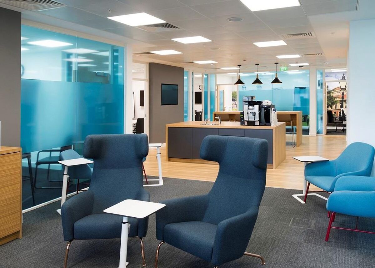 This workspace is conveniently located in Heathrow Terminal 2 and has meeting rooms, admin support, business quality Wi-Fi, plenty of airport amenities and parking and easy access to Central London.