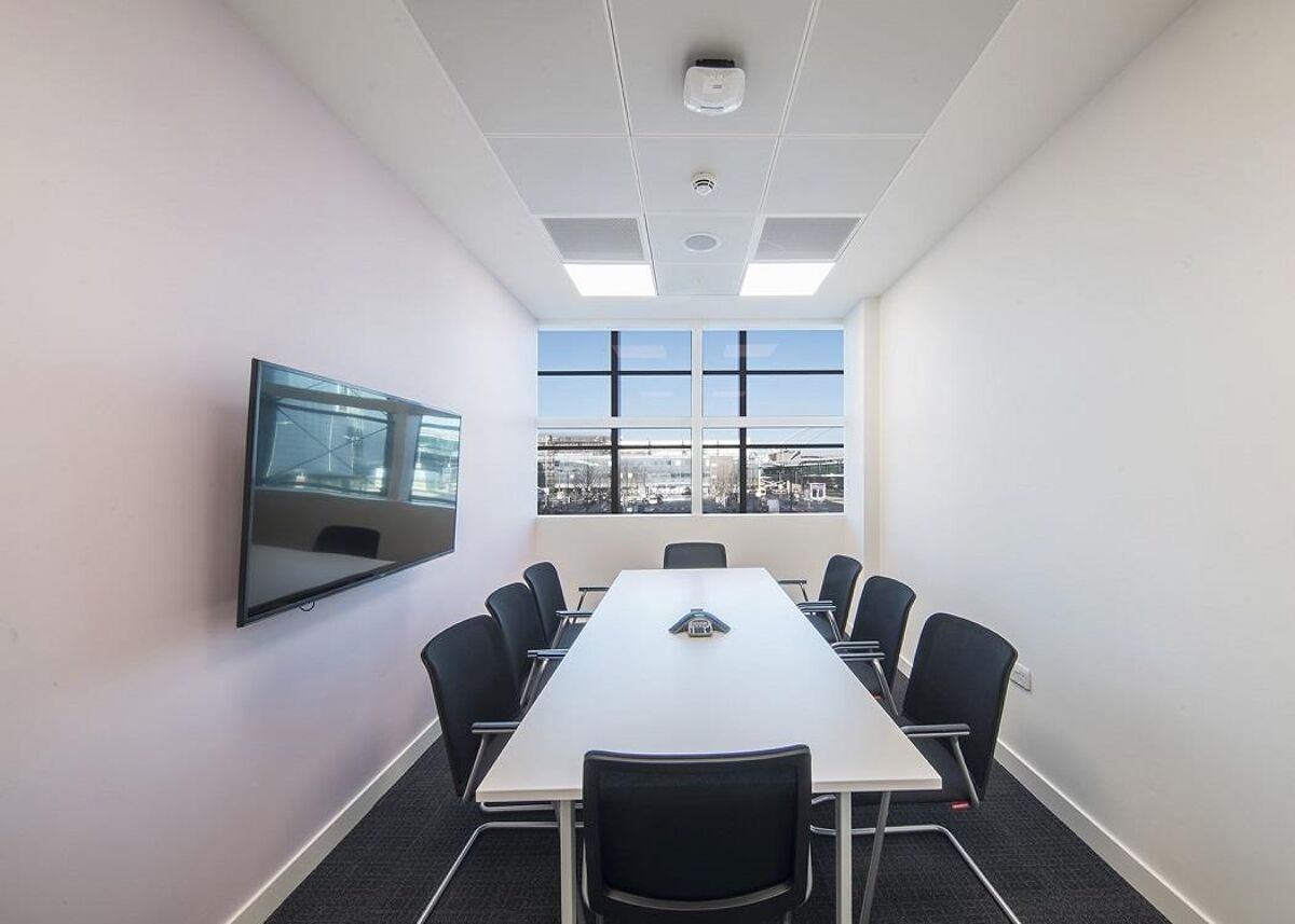 This drop-in workspace at T3 provides business travellers with meeting rooms, secure business quality Wi-Fi, print, scan or copy facilities, complimentary tea or coffee and staff on hand to help.