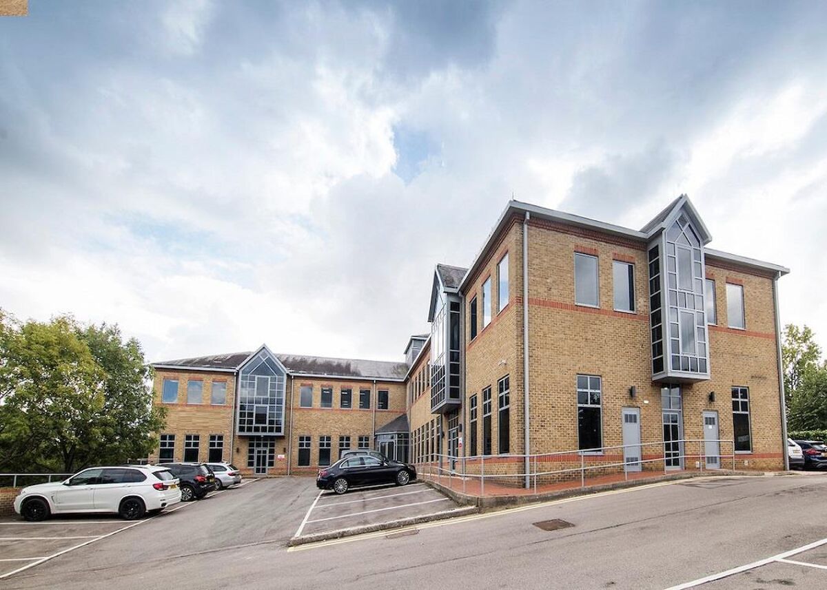 This contemporary business centre is located close to the Thames and offers fully serviced offices, co-working, meeting rooms and business quality Wi-Fi, all just five minutes from Egham station.