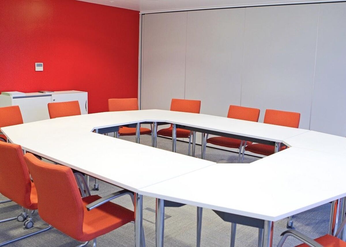 The business centre is situated on the University of Kent campus and has managed offices, meeting rooms with AV equipment, breakout areas, fast broadband, an onsite cafe and virtual office packages.