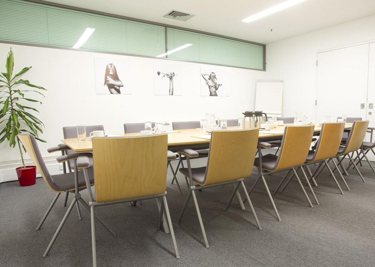 The workspace boasts a light, modern and spacious reception and offers office units, a meeting room, breakout space, fast Internet, a gallery, free parking, onsite management and business support.