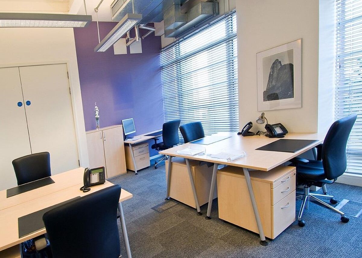 The centre is located in an award-winning Art-Deco building and offers reception, offices, a large conference floor, co-working, meeting rooms and admin support and is next to Farnborough Airport.