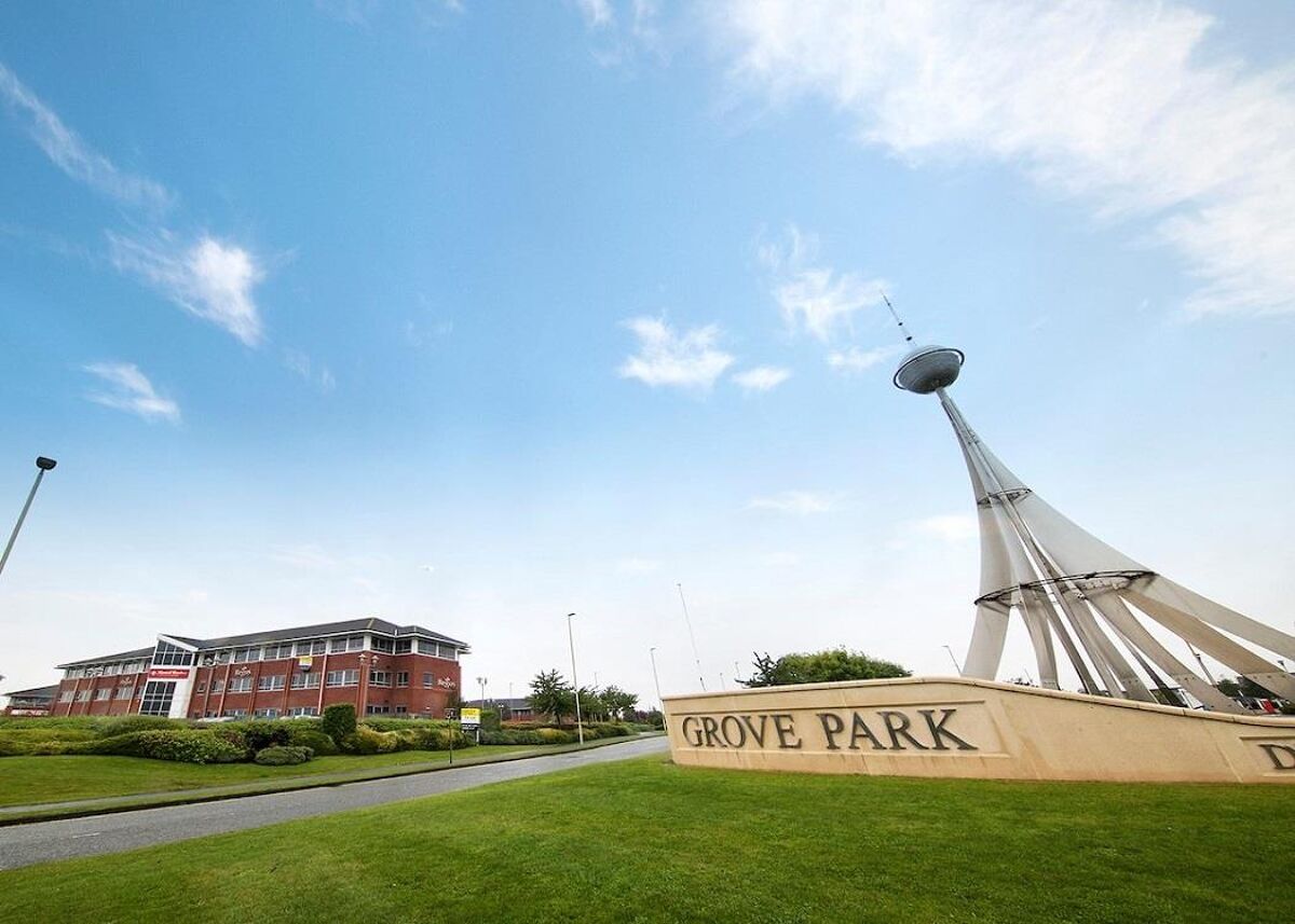 The building boasts a striking glazed entrance and on offer is staffed reception, offices, co-working, meeting rooms, kitchen and admin support, all just fifteen minutes from Leicester city centre.