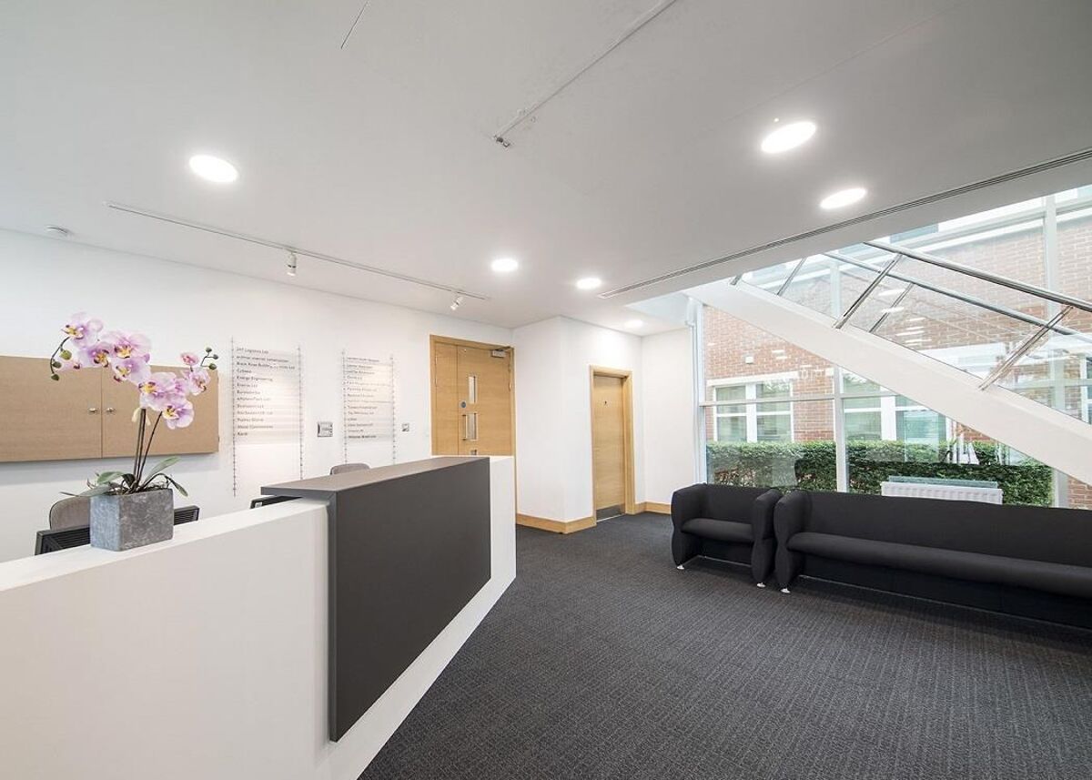 The building is located in an eighty-five acre landscaped park and has a staffed reception, offices, co-working, meeting rooms, kitchen and admin support, with the M1 and Luton Airport both nearby.