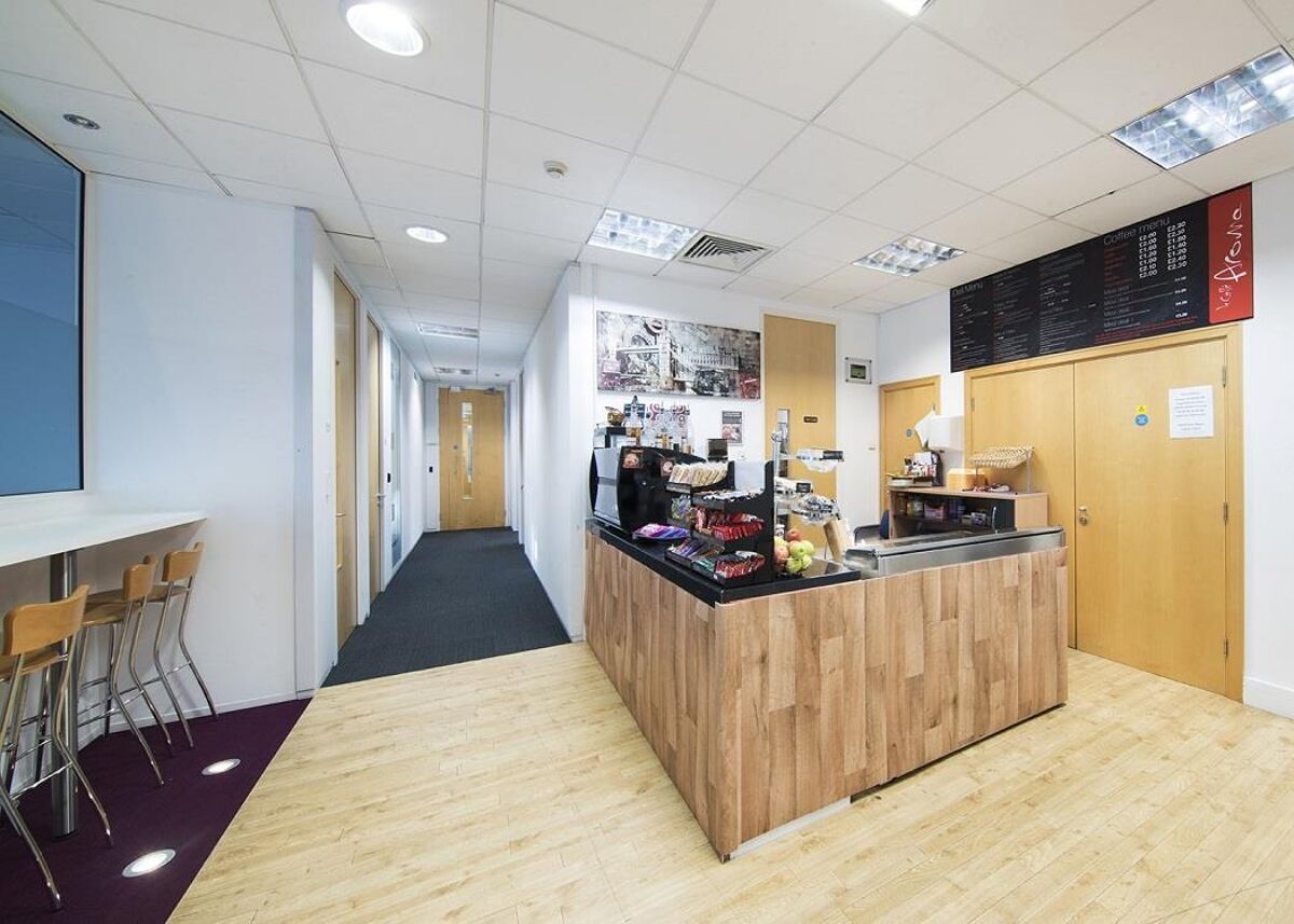 The business centre sits in a 200-acre business park and nature reserve and has a staffed reception, offices, co-working, meeting rooms, kitchen and admin support all within reach of Reading station.