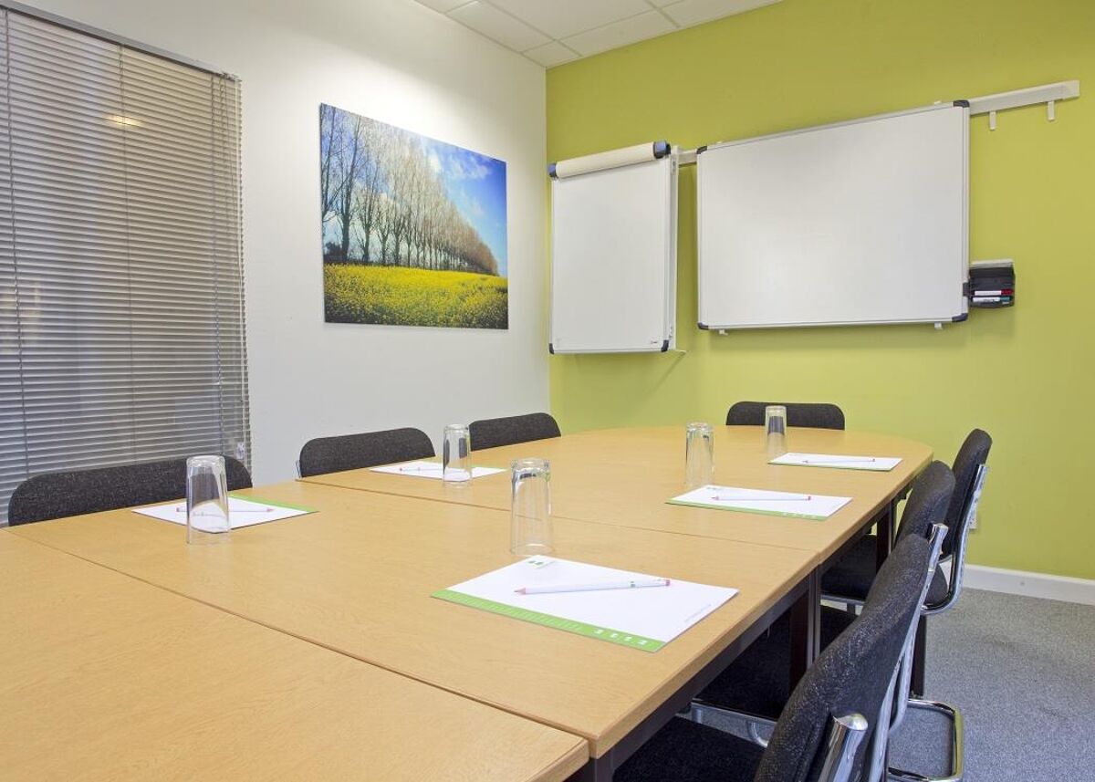 This dog friendly workspace is arranged around three courtyards and has managed offices, workshops, meeting rooms, reception, an outside breakout area and easy access to Southampton and Winchester.