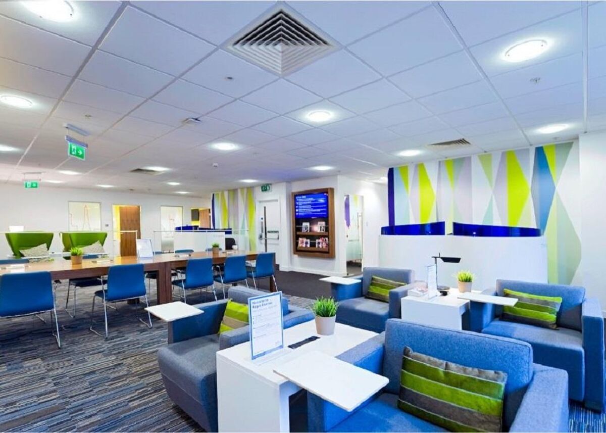 This walk-in business centre at Meadowhall Shopping Centre.is ideally located for business travellers and has a business lounge, reliable free Wi-Fi, complimentary refreshments and meeting rooms.