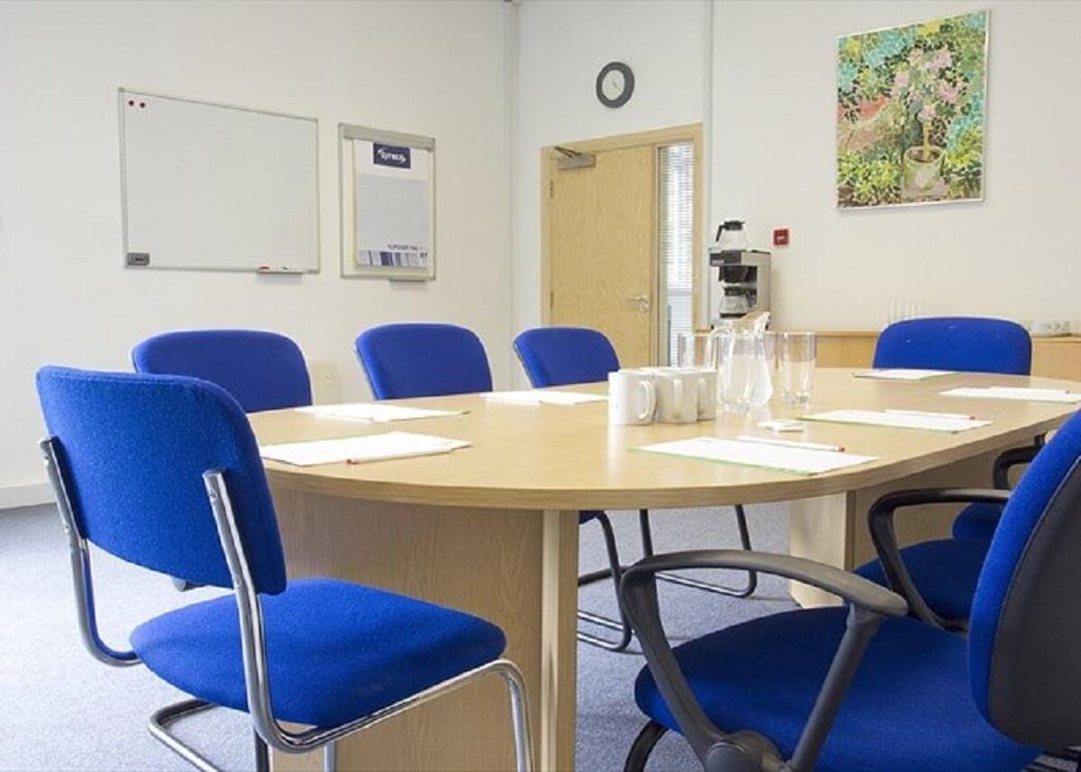 This business centre is built around a pleasant courtyard setting and has managed offices, workshops, a reception, meeting rooms, breakout areas, onsite cafe, parking and fast access to J3 of the A3.