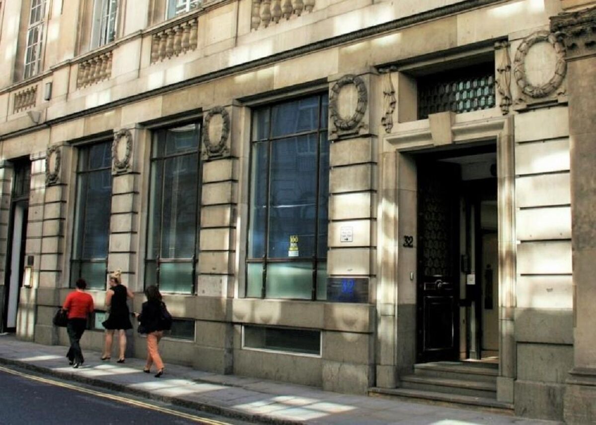 The building was once the home of Bank of New South Wales and offers serviced offices, reception, meeting rooms, superfast broadband, kitchens and an onsite gym, all just a short walk to Bank station.
