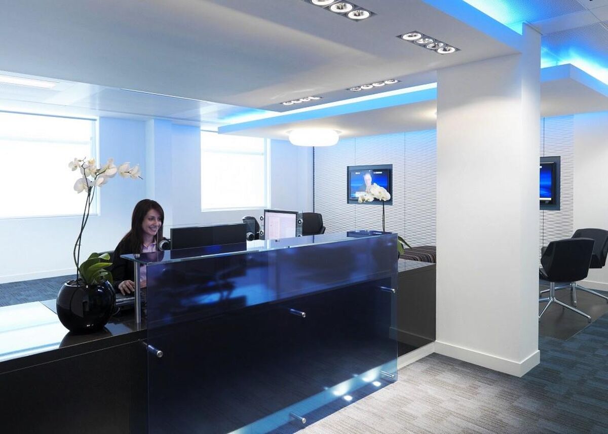 The building boasts floor-to-ceiling windows that provide plenty of natural light and has offices, reception, meeting rooms, breakout area, kitchens, and all just a short walk from St Paul's station.