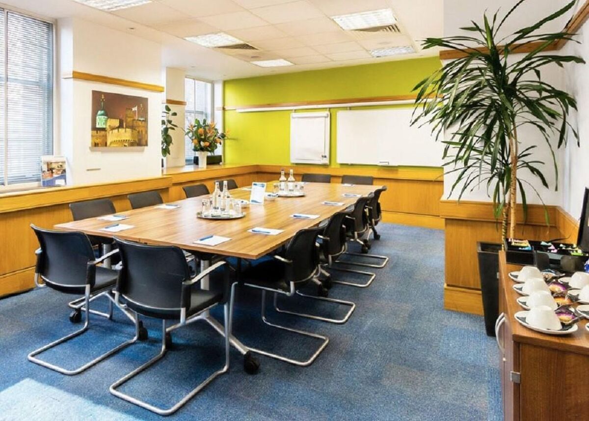 This workspace is in an impressive location, just yards from St James’s Park tube, and has offices, meeting rooms with AV equipment, shared space, breakout areas, swipe-card access and regular events.