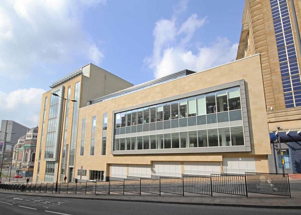 To Let - Grade A offices from 4,005 - 9,001 sq ft.