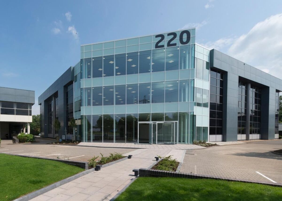 This Grade A building is surrounded by greenery and features an impressive central terrace and lightwell.