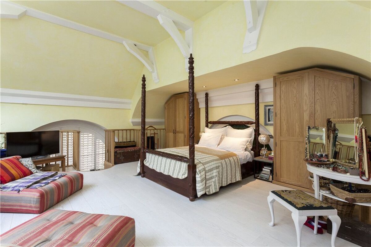 flat for sale in Gilmore House, 113 Clapham Common North Side, Clapham