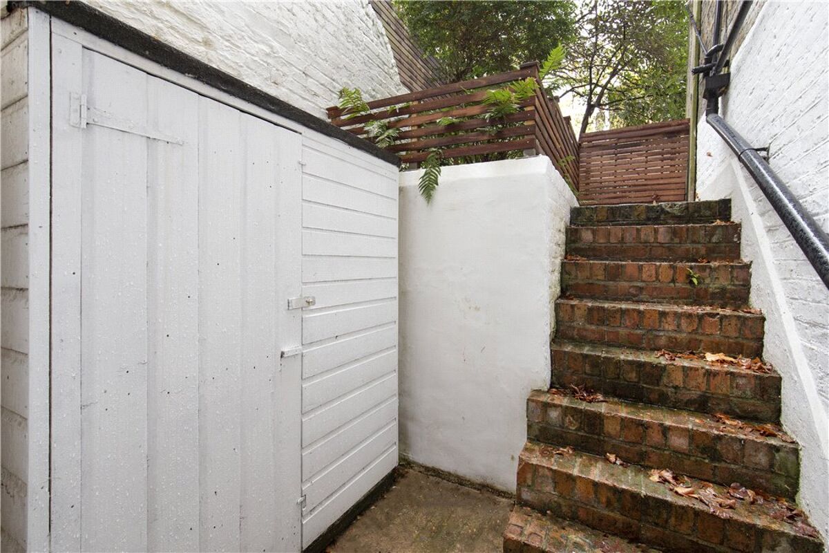 flat for sale in Crescent Grove, Clapham, London, SW4 CPM160009