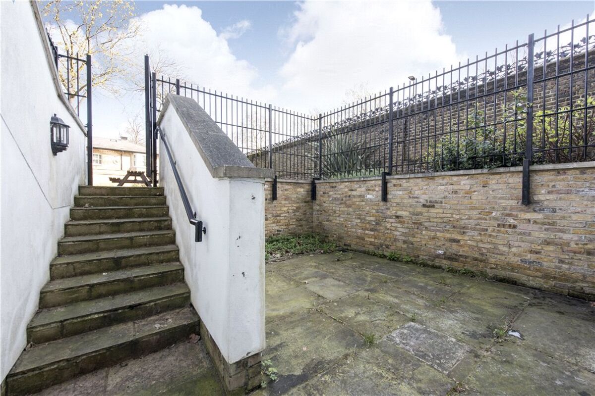 flat for sale in Thornton Place, Clapham Common North Side, Clapham