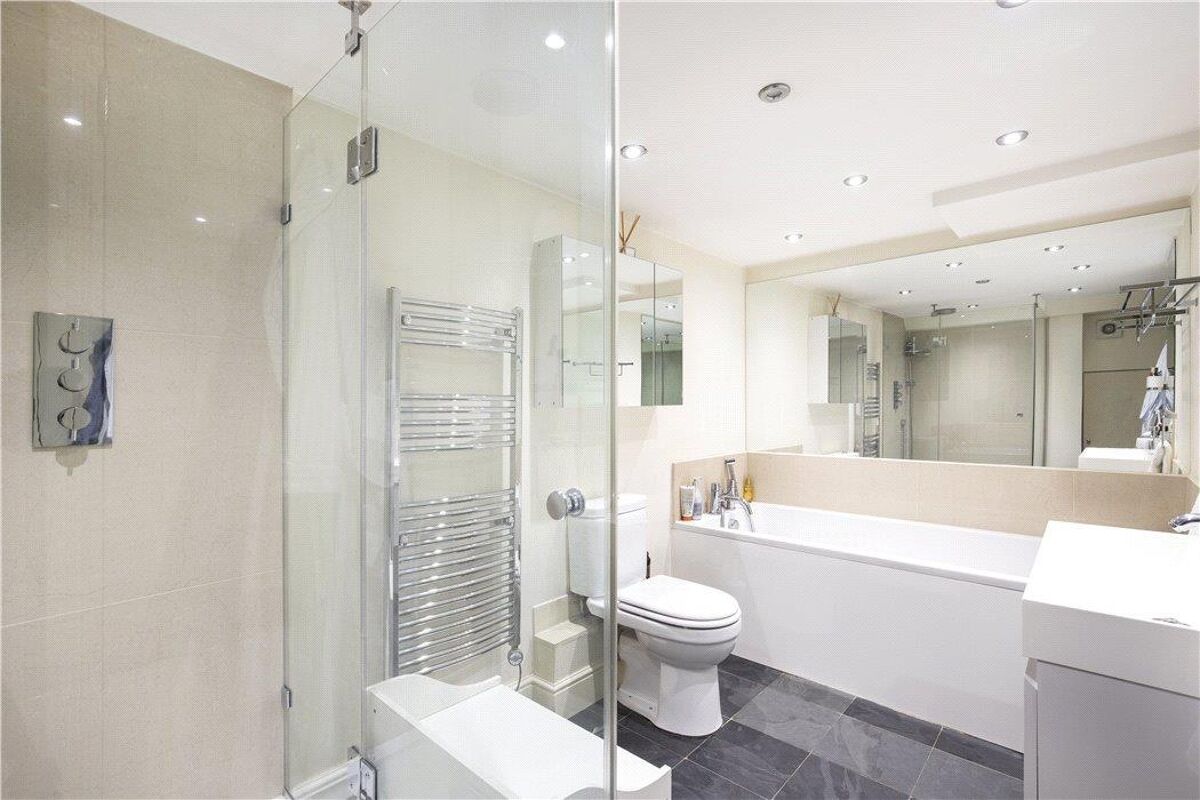 Flat For Sale In Endlesham Road, London, Sw12 - Cpm190017 