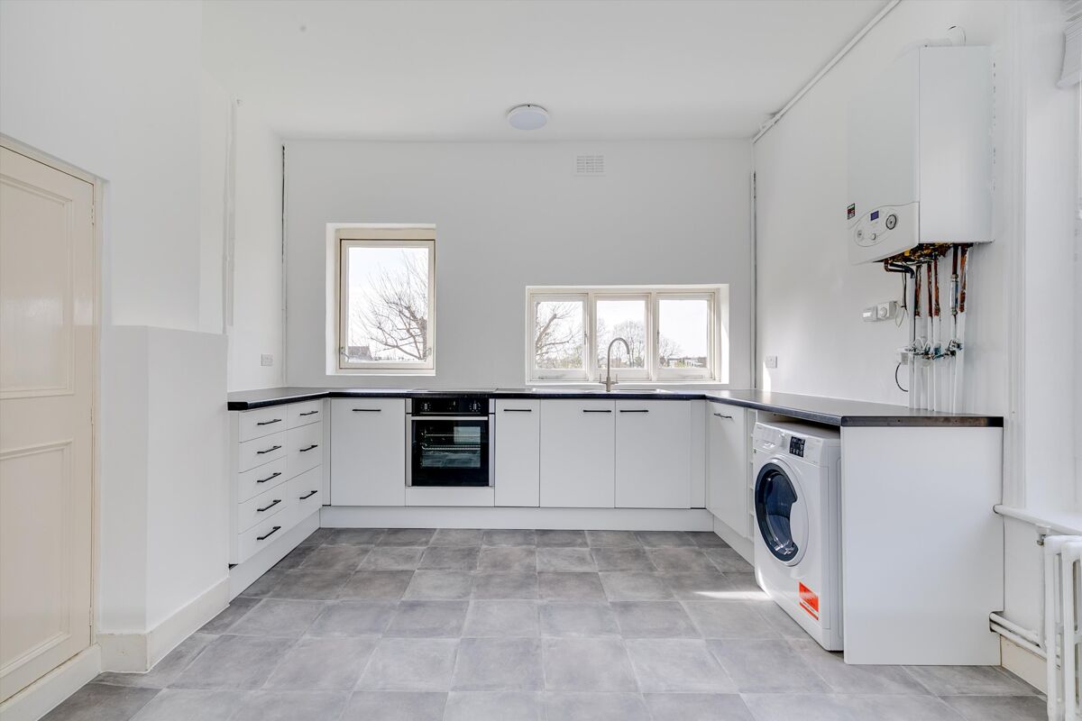 flat to rent in Clapham Mansions, Nightingale Lane, London, SW4