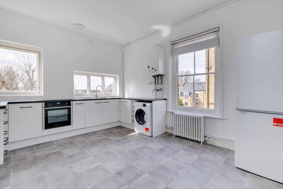 flat to rent in Clapham Mansions, Nightingale Lane, London, SW4
