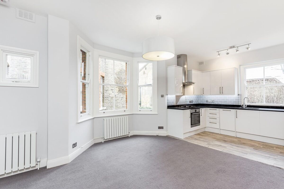 flat to rent in Bromells Road, Clapham, London, SW4 CPQ012134259