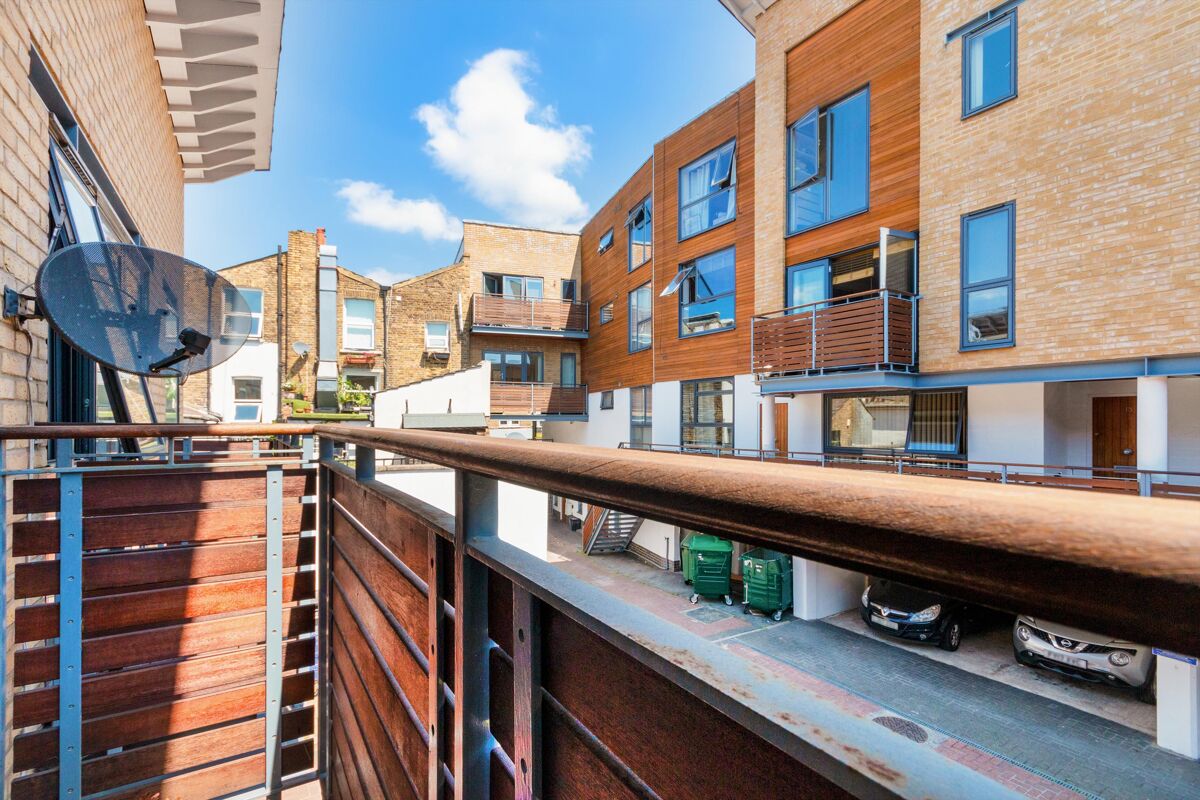 house to rent in Horseshoe Mews, Acre Lane, Brixton, London, SW2