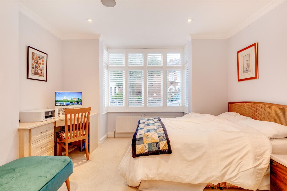 flat to rent in Balham Park Road, London, SW12 CPQ012143892 Knight