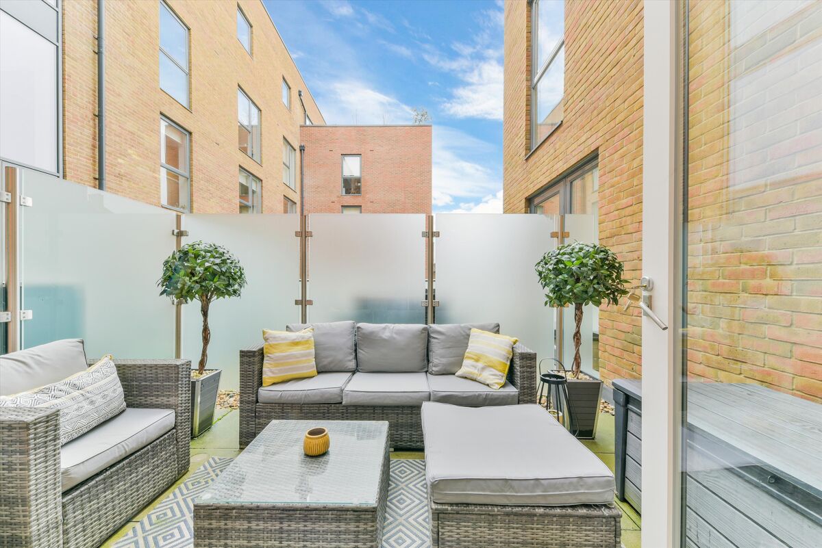 flat to rent in Balham Hill, London, SW12 CPQ012201767 Knight Frank