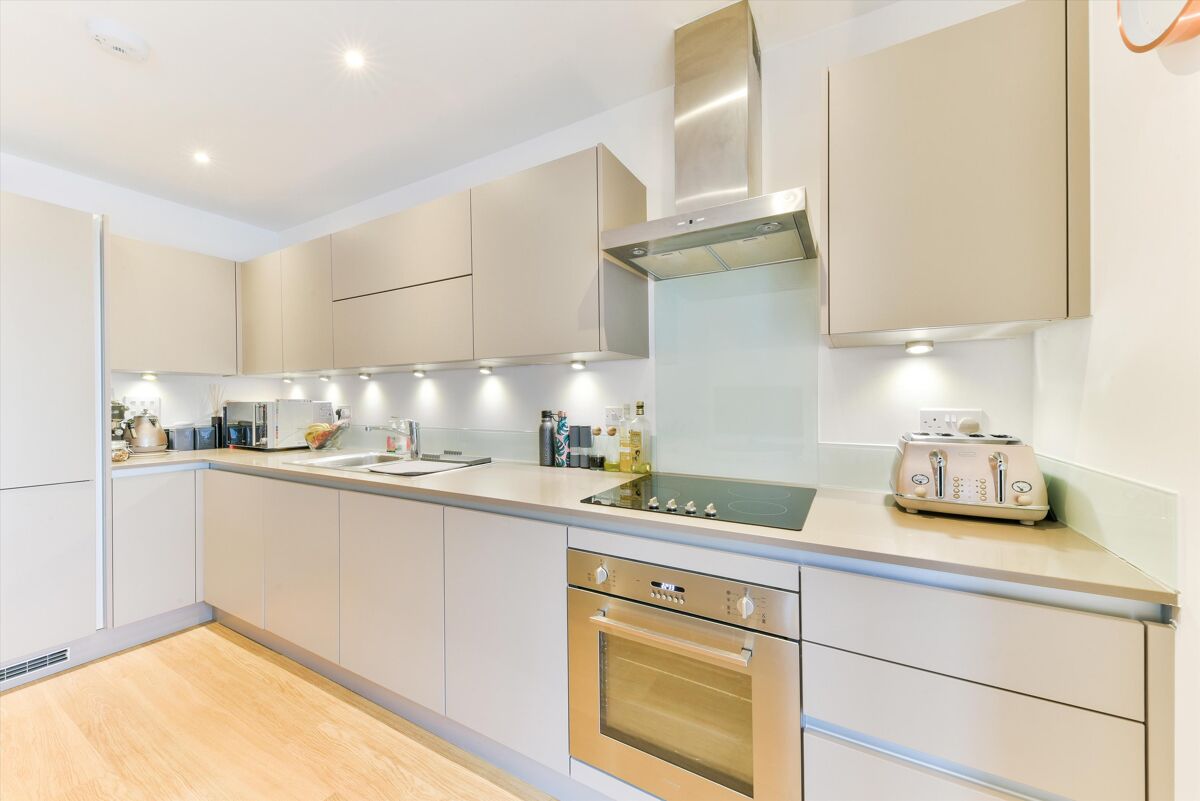 flat to rent in Balham Hill, London, SW12 CPQ012201767 Knight Frank