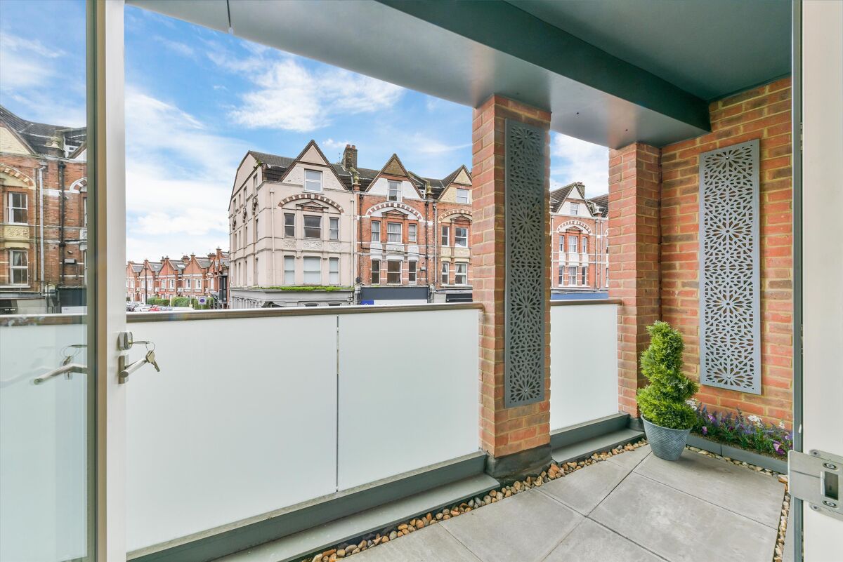 flat to rent in Balham Hill, London, SW12 CPQ012201767 Knight Frank