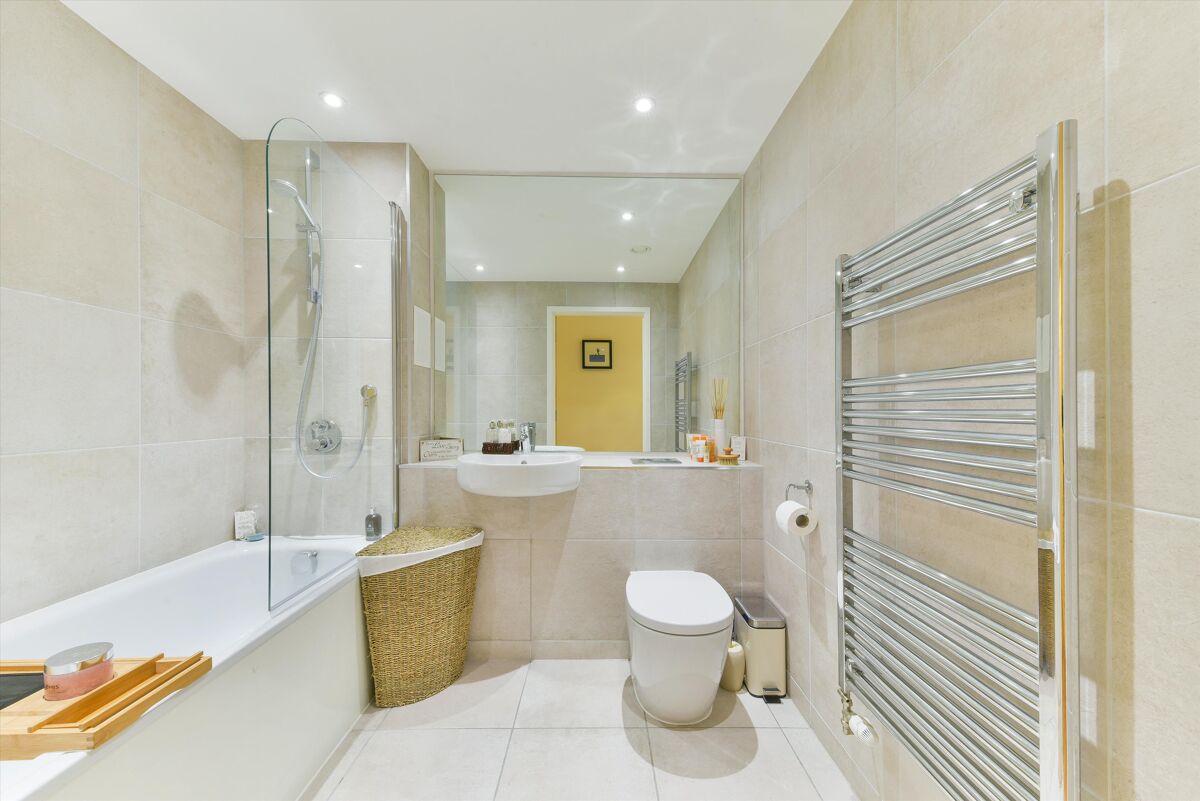 flat to rent in Balham Hill, London, SW12 CPQ012201767 Knight Frank