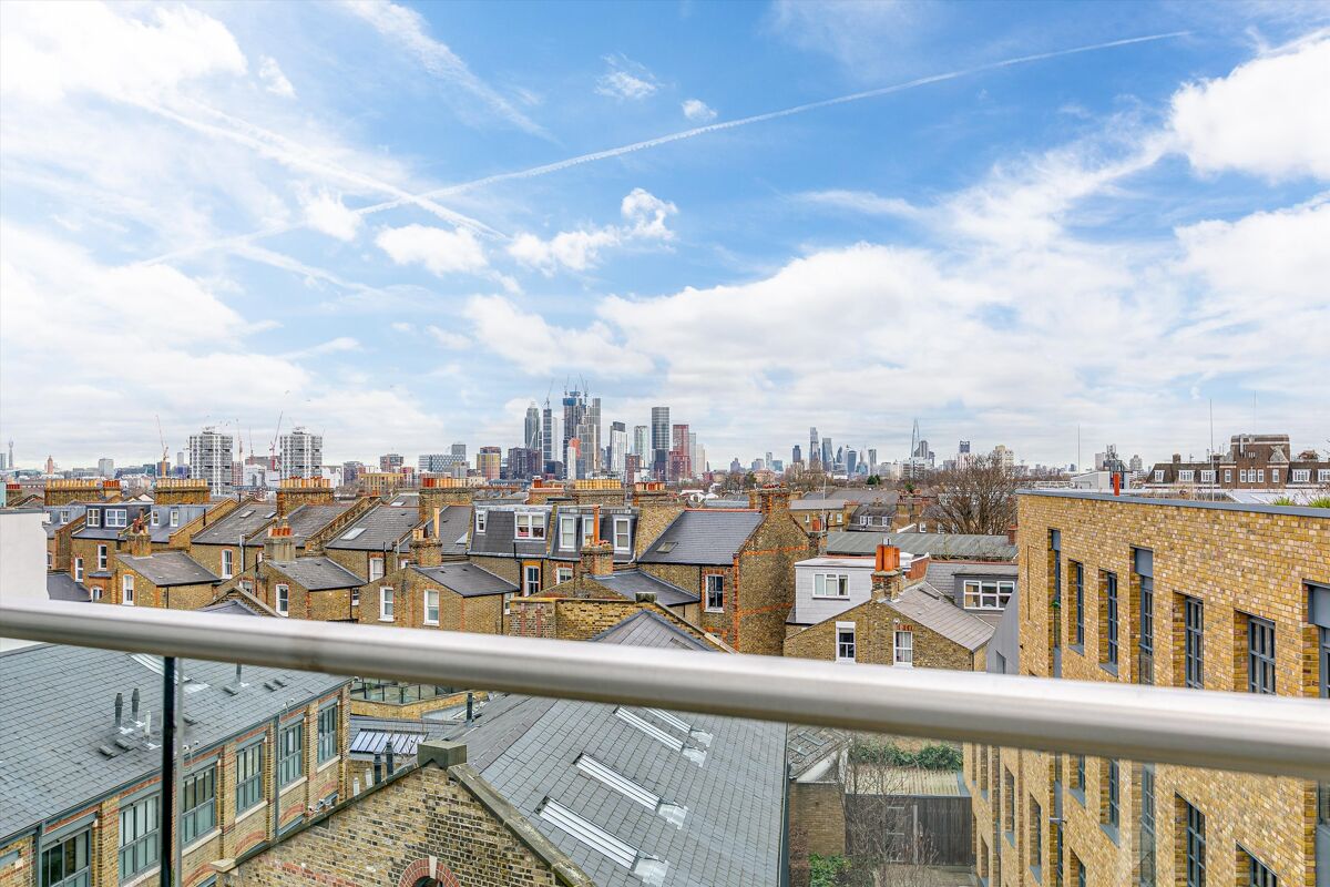 flat to rent in Macaulay Road, Clapham, London, SW4. CPQ012212224