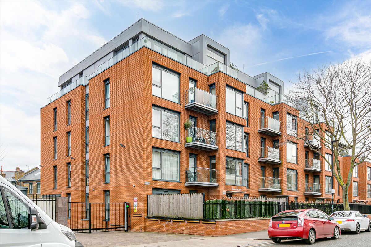 flat to rent in Macaulay Road, Clapham, London, SW4. CPQ012212224