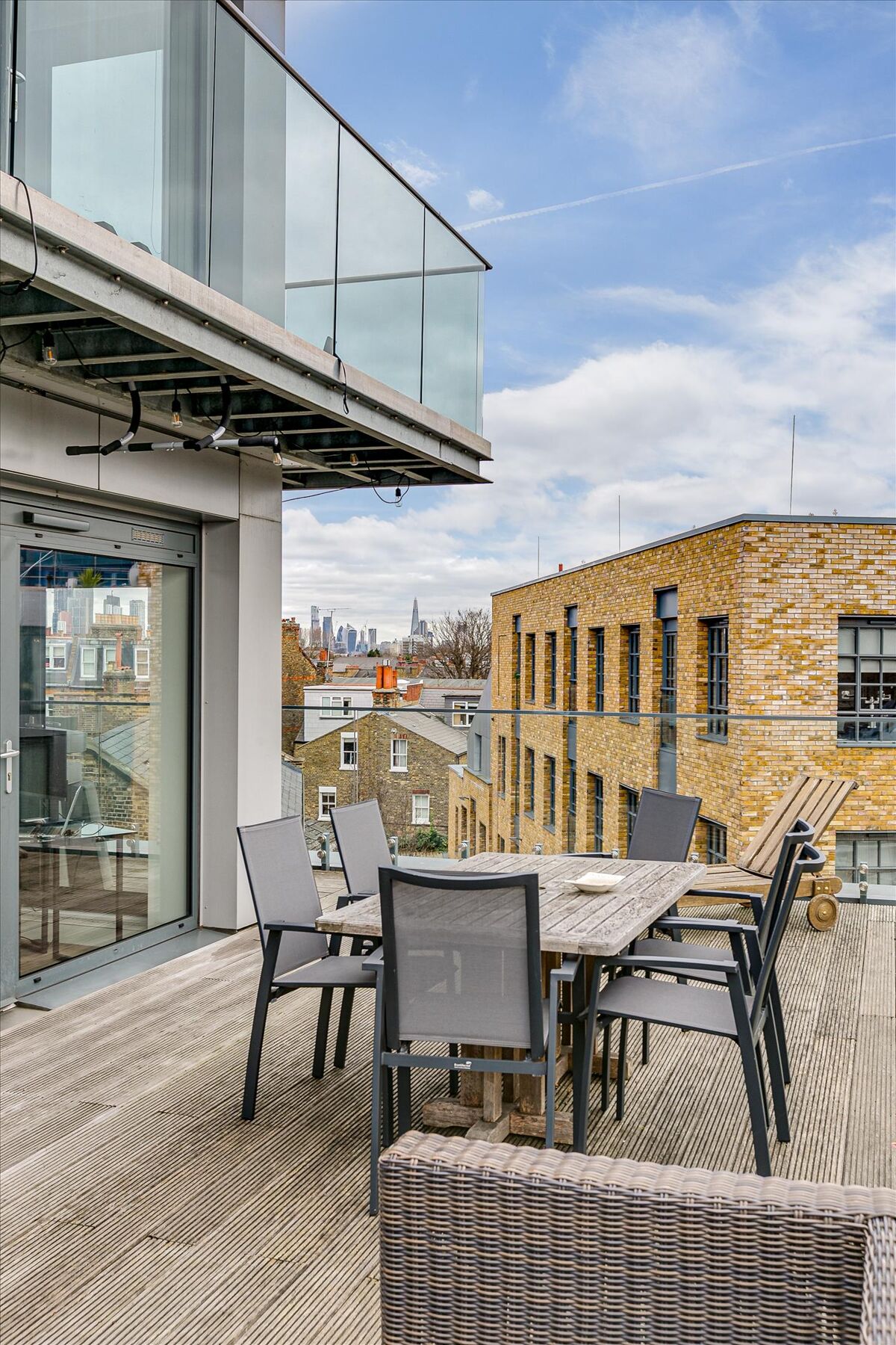 flat to rent in Macaulay Road, Clapham, London, SW4. CPQ012212224