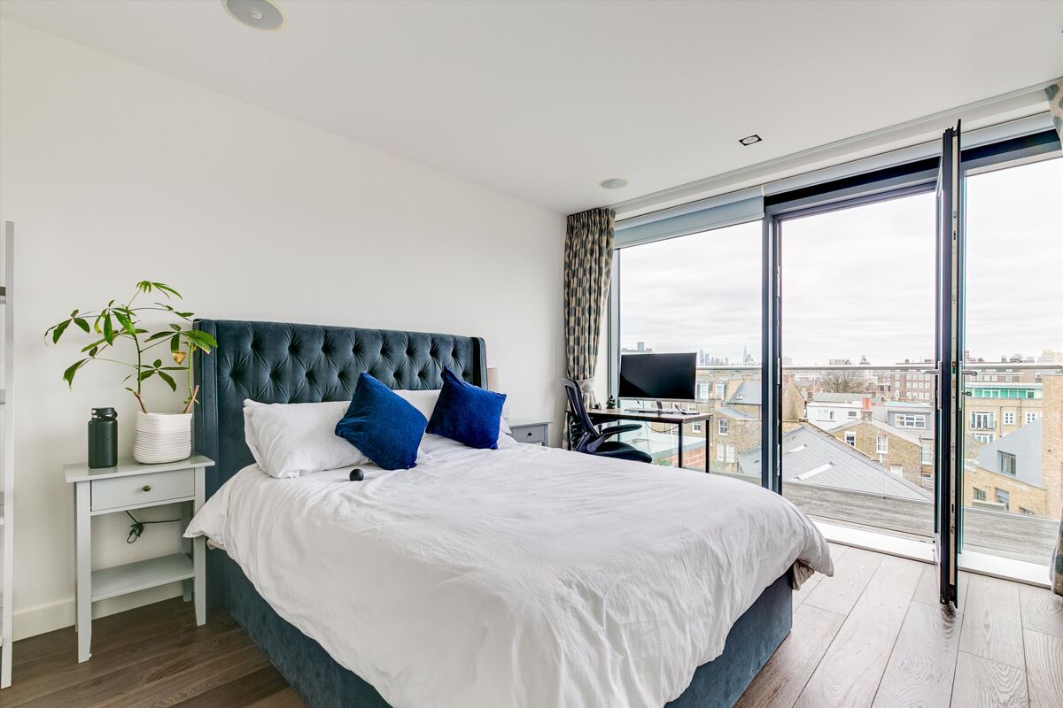 flat to rent in Macaulay Road, Clapham, London, SW4. CPQ012212224