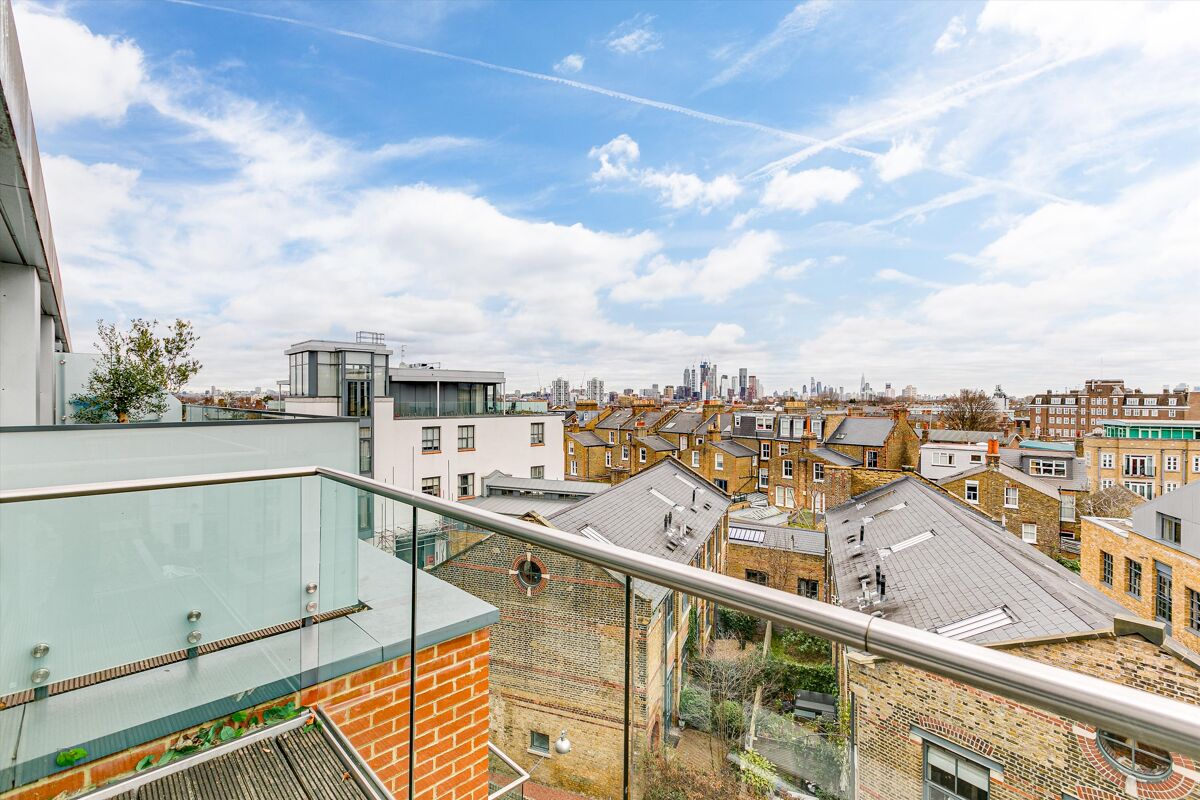 flat to rent in Macaulay Road, Clapham, London, SW4. CPQ012212224