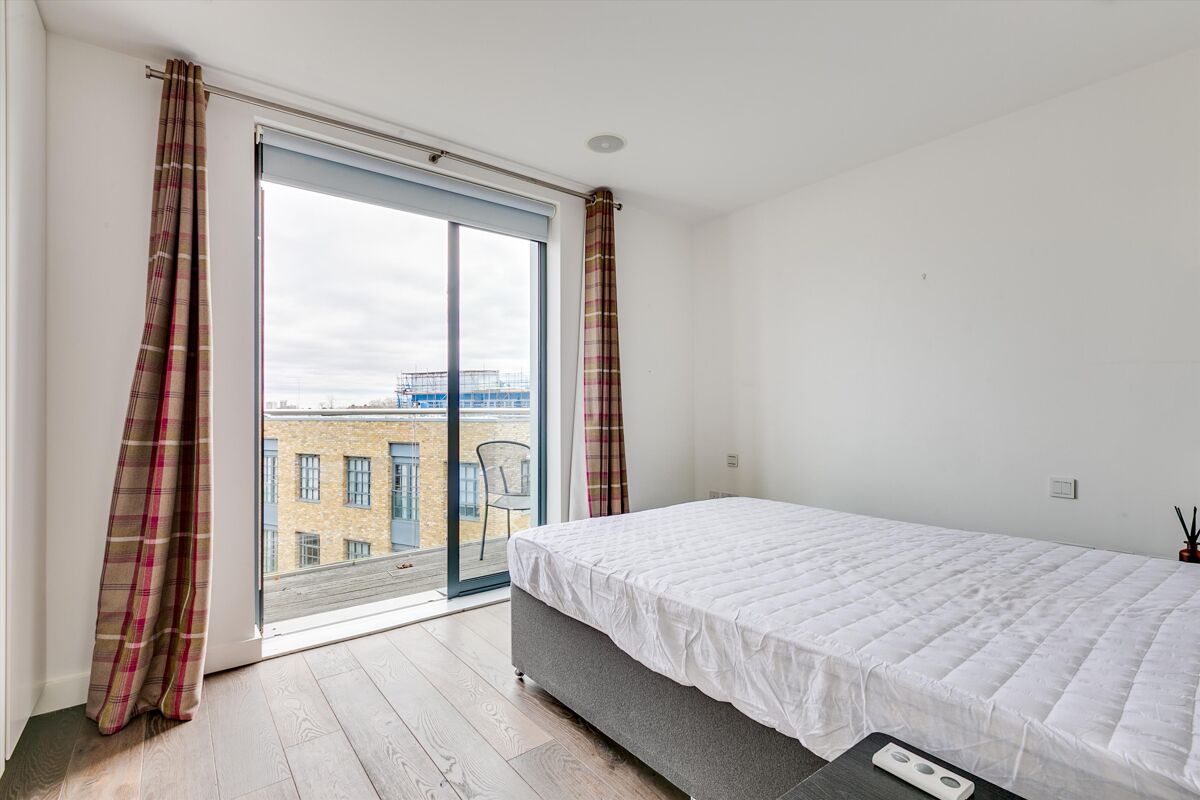 flat to rent in Macaulay Road, Clapham, London, SW4. CPQ012212224