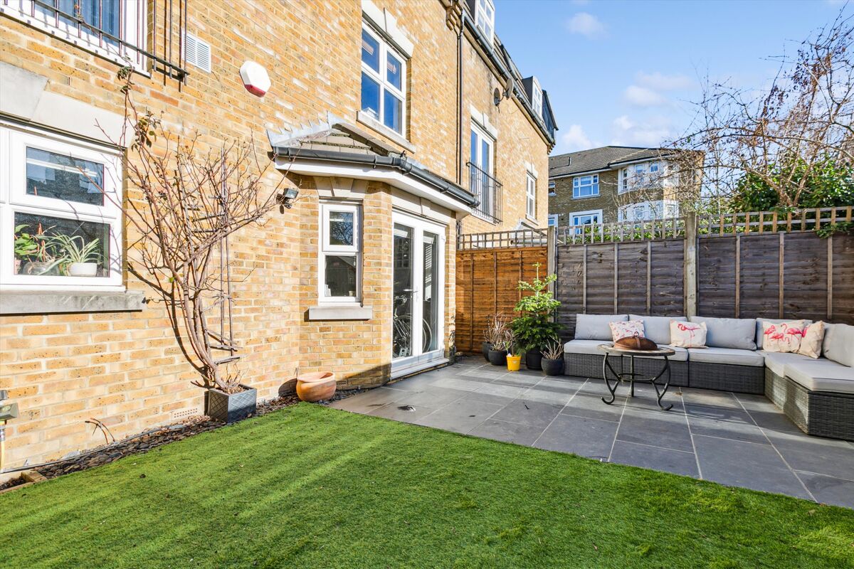 house to rent in Clarence Mews, Clapham South, London, SW12